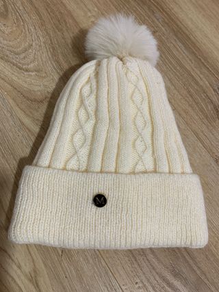 Gorro de invierno con pompón
