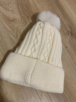 Gorro de invierno con pompón