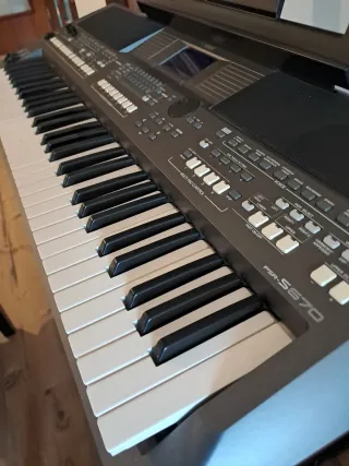 Teclado Yamaha PSR-S670
