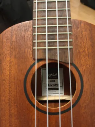 Ukelele Ashton UKE240 MH