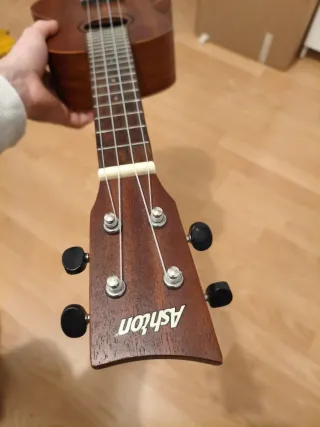 Ukelele Ashton UKE240 MH