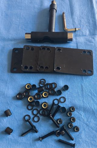 Kit Herramientas Skate T-Tool Riser Pads Tornillos
