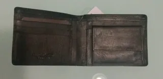 Portafoglio Conbipel nero con impunture bianche