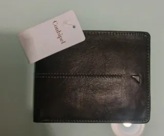 Portafoglio Conbipel nero con impunture bianche