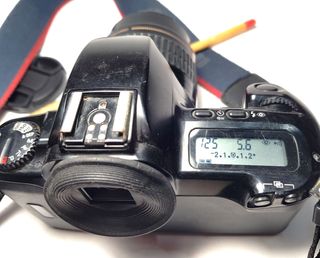 Canon EOS 500 + Lente EF 35-80mm