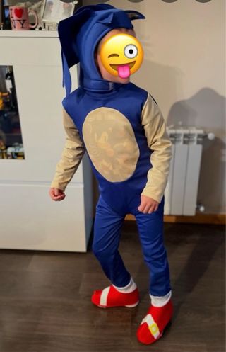 Disfraces adulto y niño. El precio es 10€ cada uno