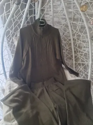 Conjunto de invierno verde oliva