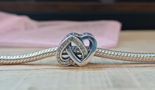 Charm | Doble Corazón Entrelazados