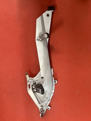 Estribera Derecha BMW R1200R 2010