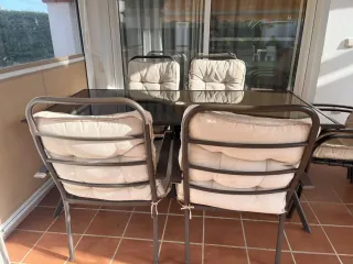 Mesa y 4 sillas de jardín