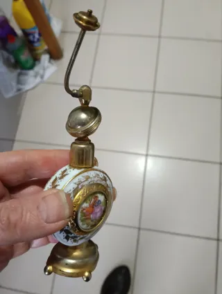 Perfumero antiguo porcelana y metal
