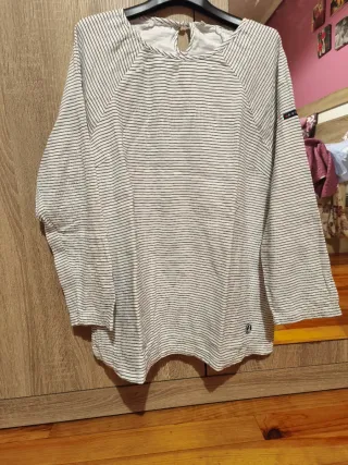 Blusa de rayas blanca y marino