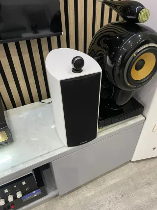 Altavoces Pioneer Negros y Blancos