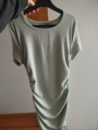 Vestido verde de canalé con fruncido