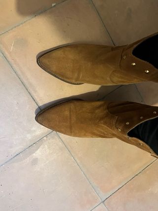 Botines cowboy tachuelas marrones