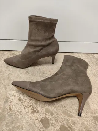 Botines beige/gris nuevos puntera y tacón piel