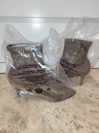 Botines beige/gris nuevos puntera y tacón piel