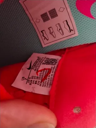 Botas  fútbol sala Nike rosas número 40