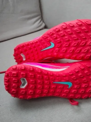 Botas  fútbol sala Nike rosas número 40