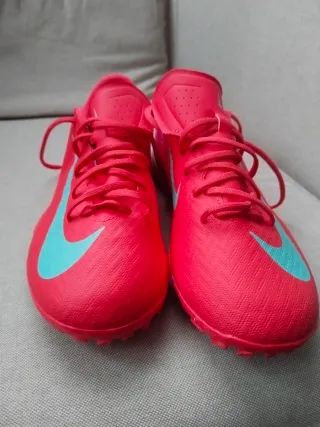 Botas  fútbol sala Nike rosas número 40