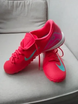 Botas  fútbol sala Nike rosas número 40