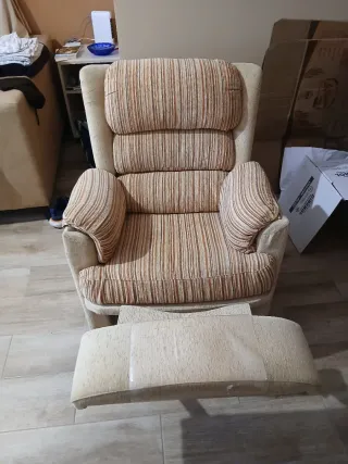 Sillón reclinable automático beige