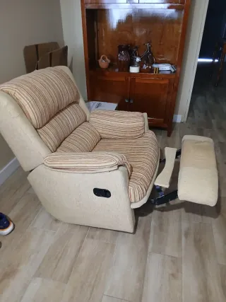 Sillón reclinable automático beige