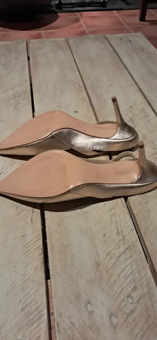 Zapatos tacón Zara dorados T39
