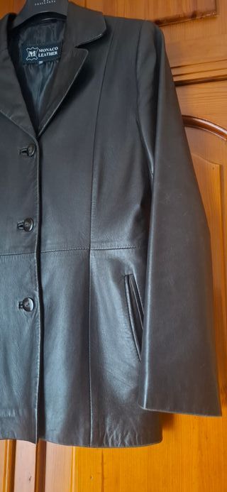 Chaqueta de Piel Negra