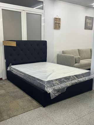 Cama canapé con arcón y cabecero a estrenar.