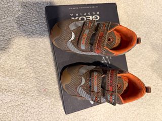 Sapatos Geox menino tamanho 24