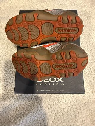 Sapatos Geox menino tamanho 24