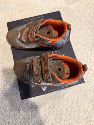 Sapatos Geox menino tamanho 24