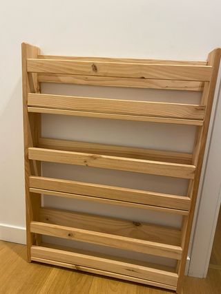 Estantería de madera para libros