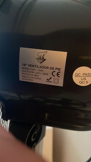 Ventilador de pie negro