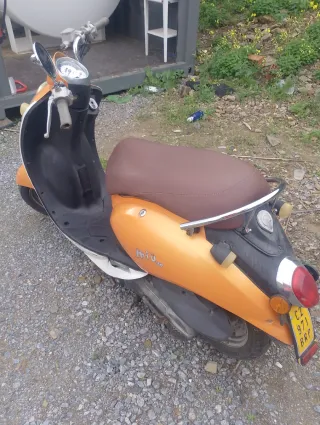 Sym Mio 50 4T Scooter Naranja/Blanco