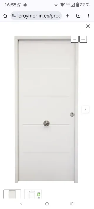 Puerta de entrada metálica blanca