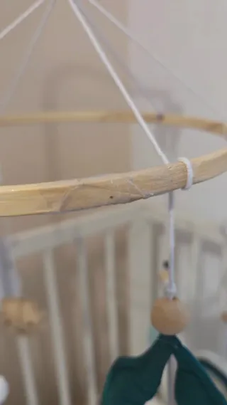 Móvil musical de cuna de la marca Verbaudete.