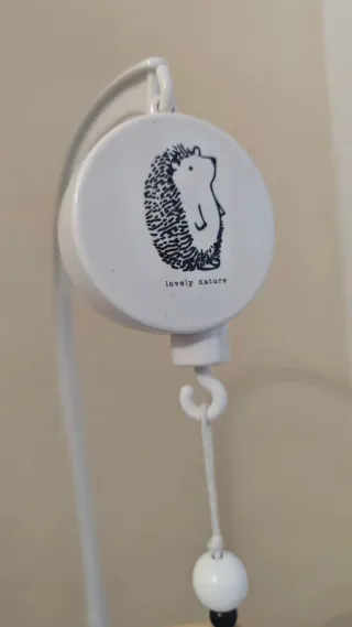 Móvil musical de cuna de la marca Verbaudete.