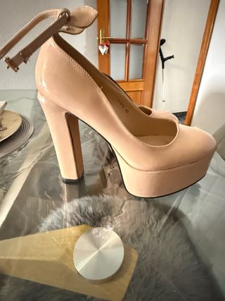 Zapatos de tacón beige talla 40