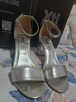 Sandalias Xti Plateadas Tacón