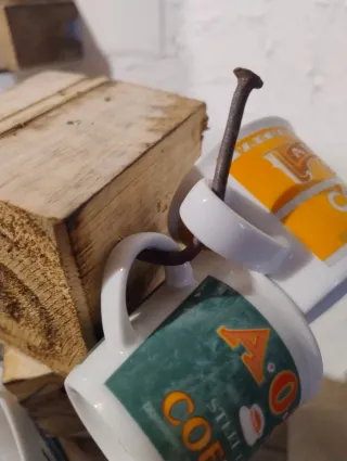 Porta tazze in legno grezzo