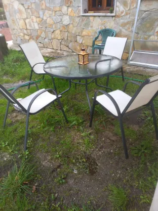 Mesa de jardín con 4 sillas