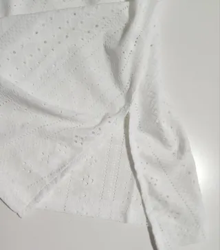 Blusa blanca con bordado