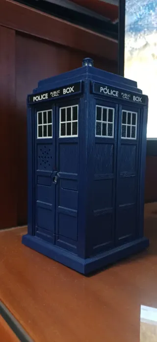 Tardis Doctor Who Spin and Fly