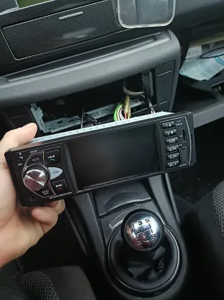 Radio 1 DIN con pantalla