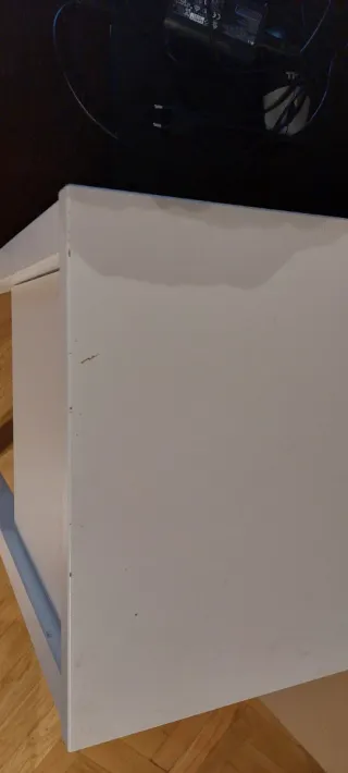 Mesilla de noche blanca con cajón