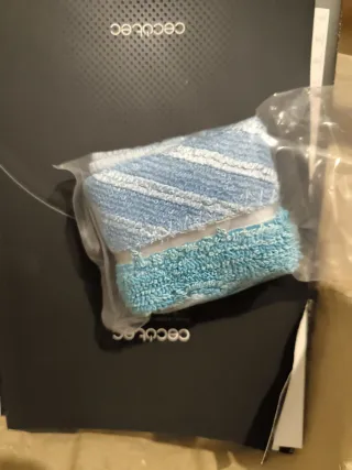 Caja y recambios robot aspirador Cecotec