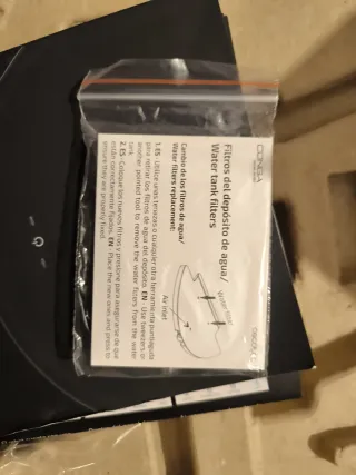 Caja y recambios robot aspirador Cecotec