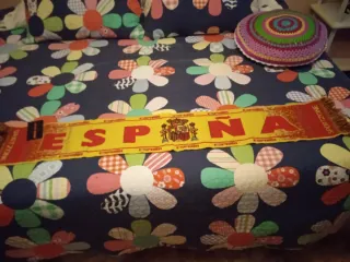 Tengo 4 bufanas .si se queda paga 3 y una de regal